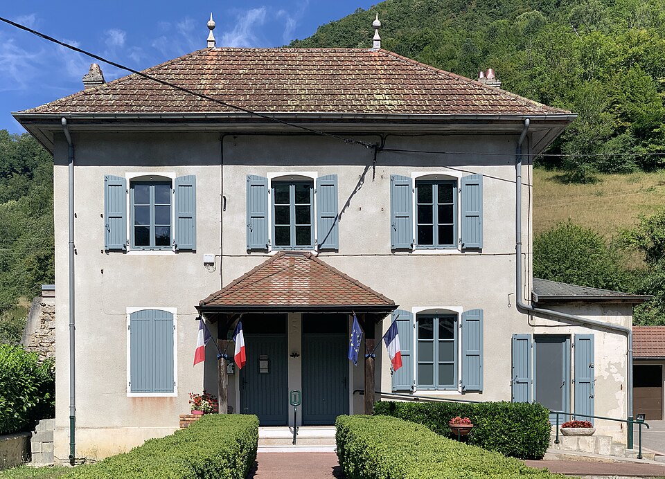 Mairie Conand 3