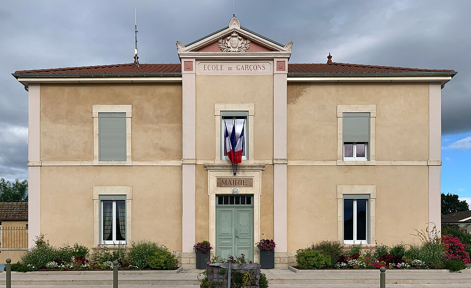 Mairie Crottet 17