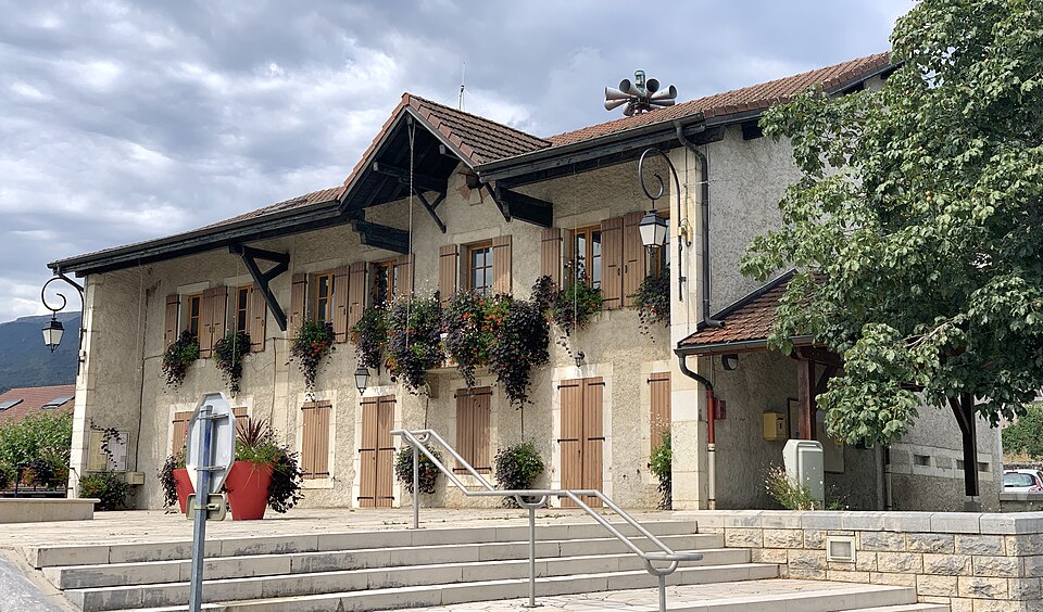 Mairie Crozet Ain 8