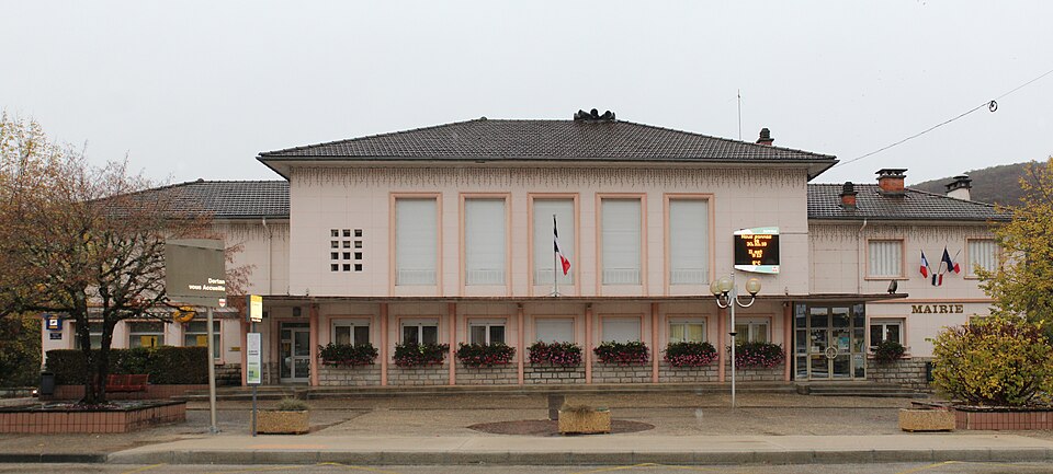 Mairie Dortan 1