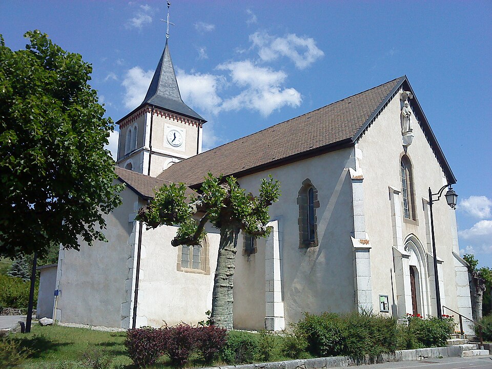 Grilly (01) — Eglise St — Benoît