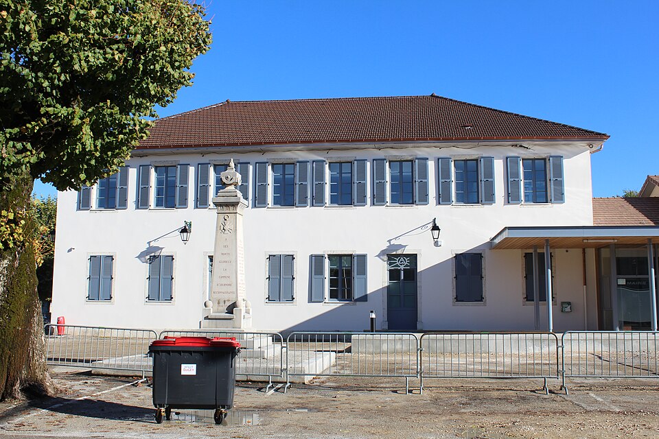 Mairie Izernore 3