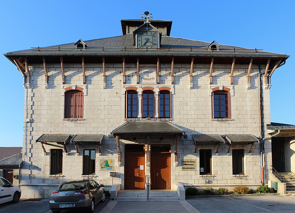 Mairie Outriaz 6