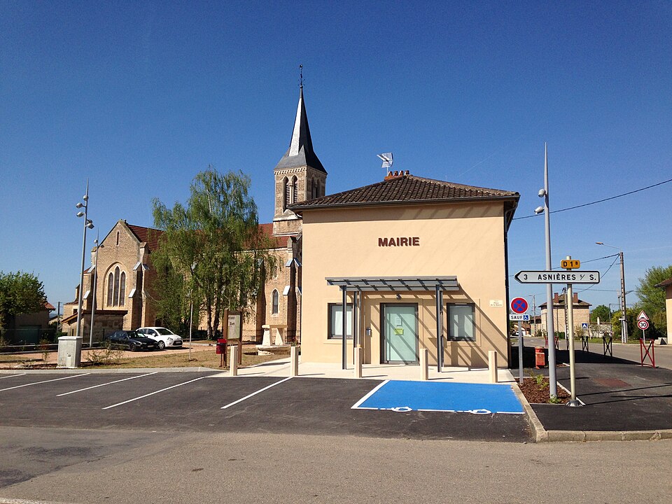 Mairie — église Ozan