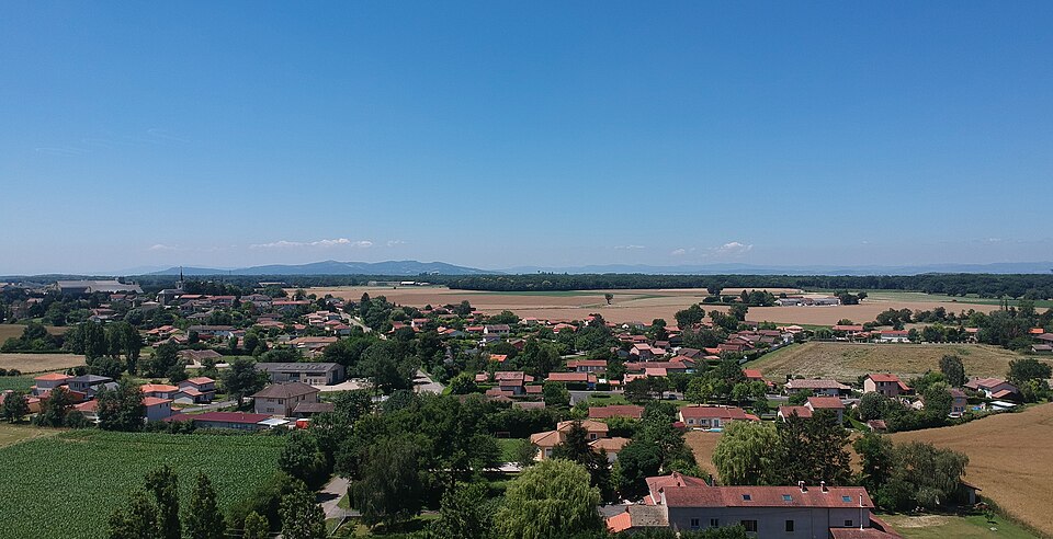 Vue aérienne de Saint — André — de — Corcy en 2018