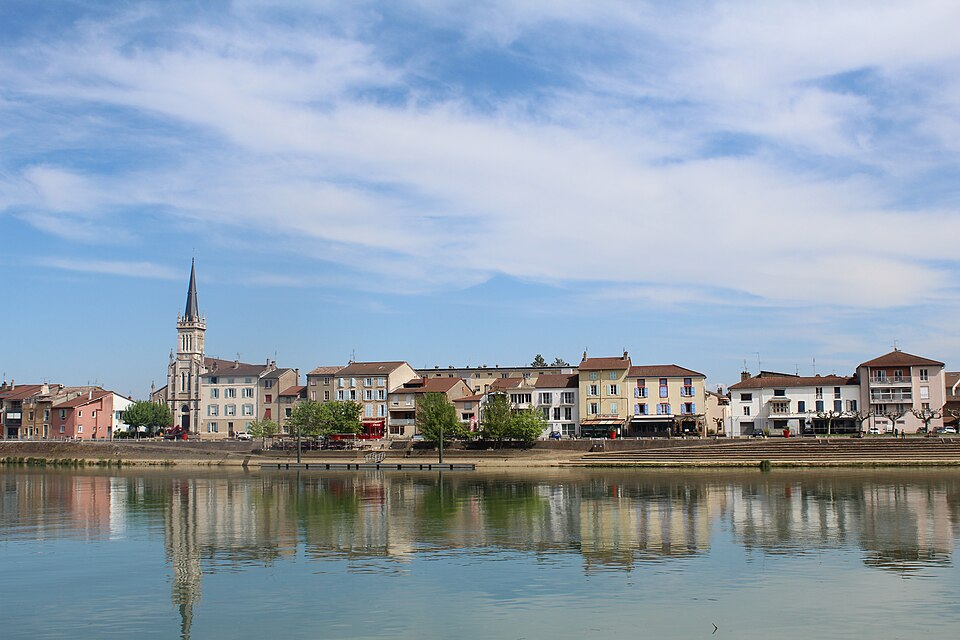 Église St — Laurent — sur — Saône 2