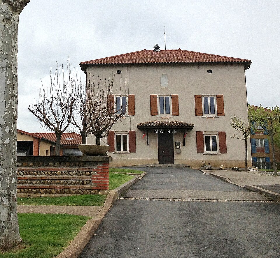 Town hall of Savigneux (Ain)