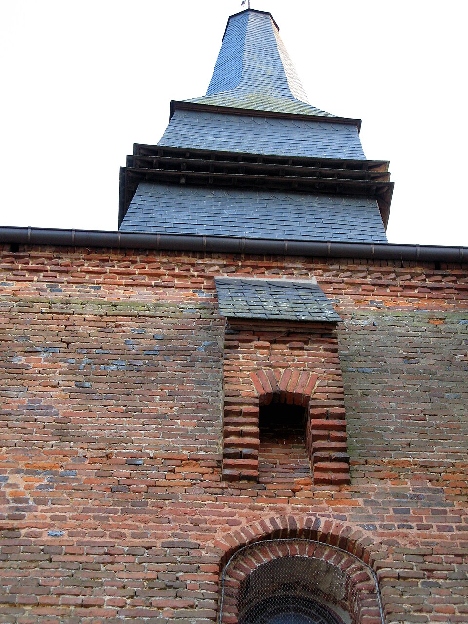 Archon église fortifiée (bretèche façade Sud) 1
