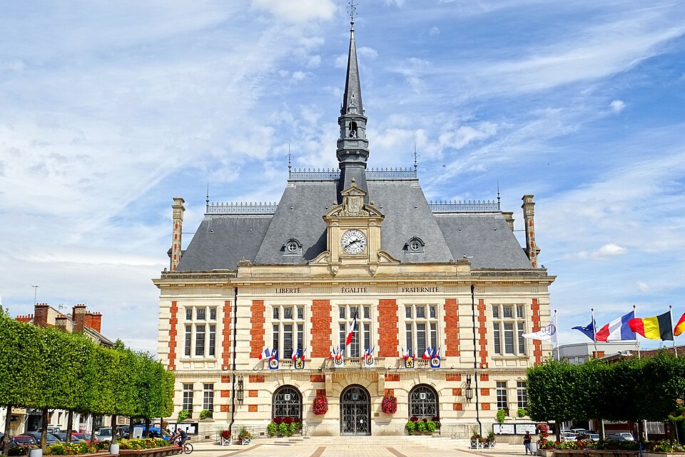 Chauny (02), hôtel de ville 1