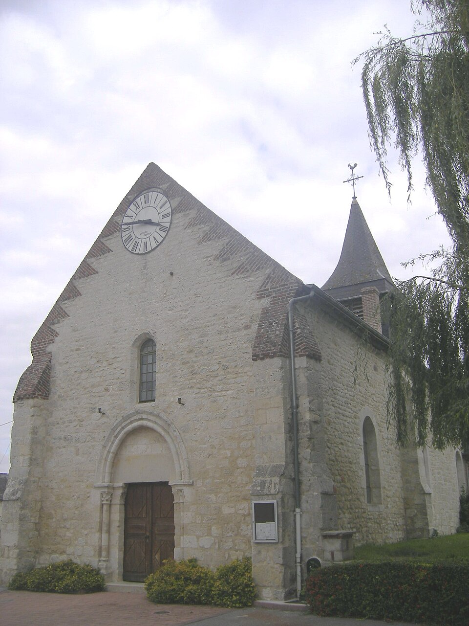 FR — 02 — Église Saint — Pierre de Chivres — en — Laonnois