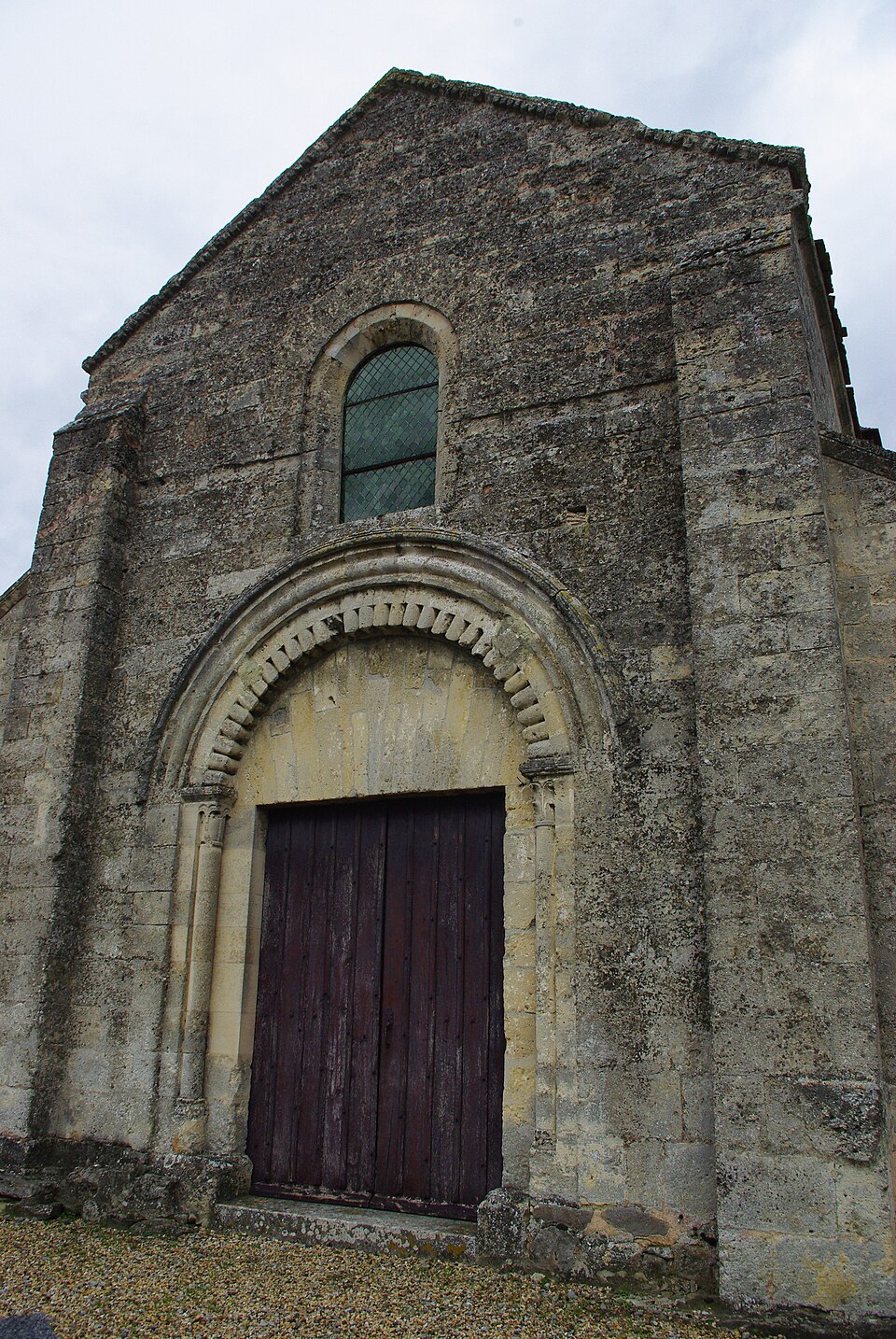 Façade de l'église Saint Pierre aux Liens