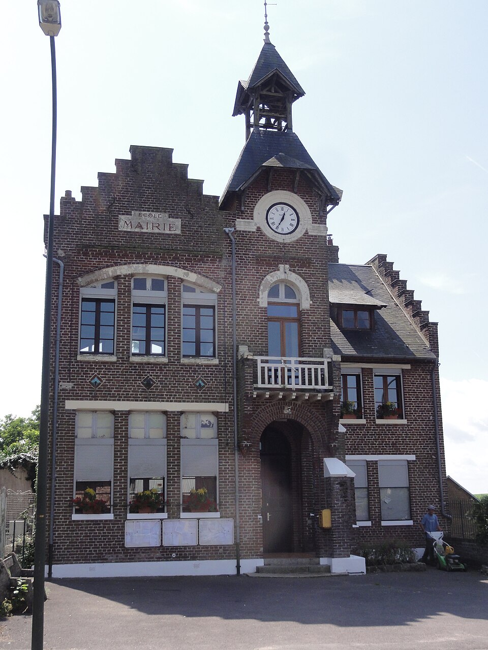 Commenchon (Aisne) mairie — école