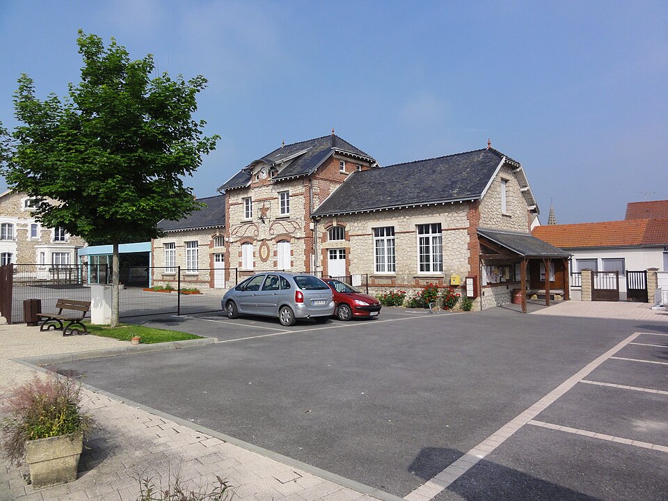 Condé — sur — Suippe (Aisne) Mairie — école