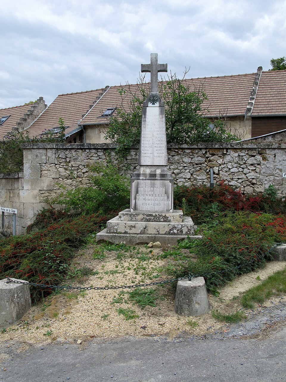 Couvrelles monument — aux — morts 1