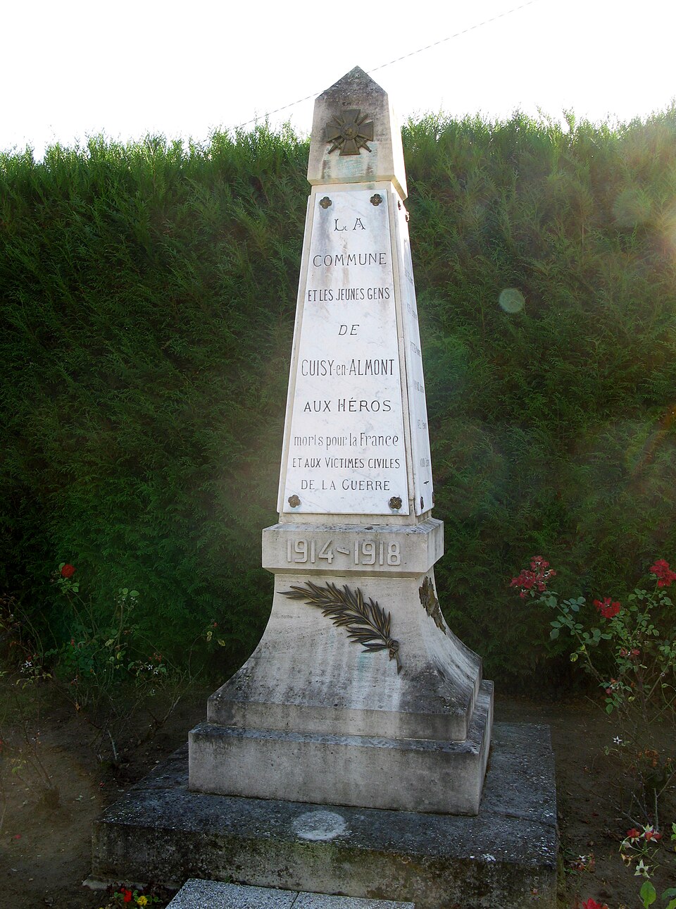 Cuisy — en — Almont monument — aux — morts 1