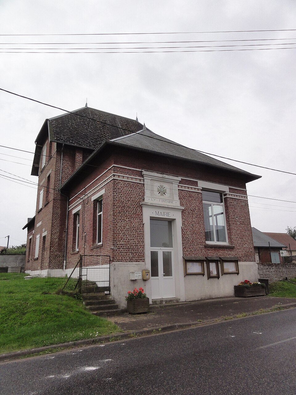 Ly — Fontaine (Aisne) mairie