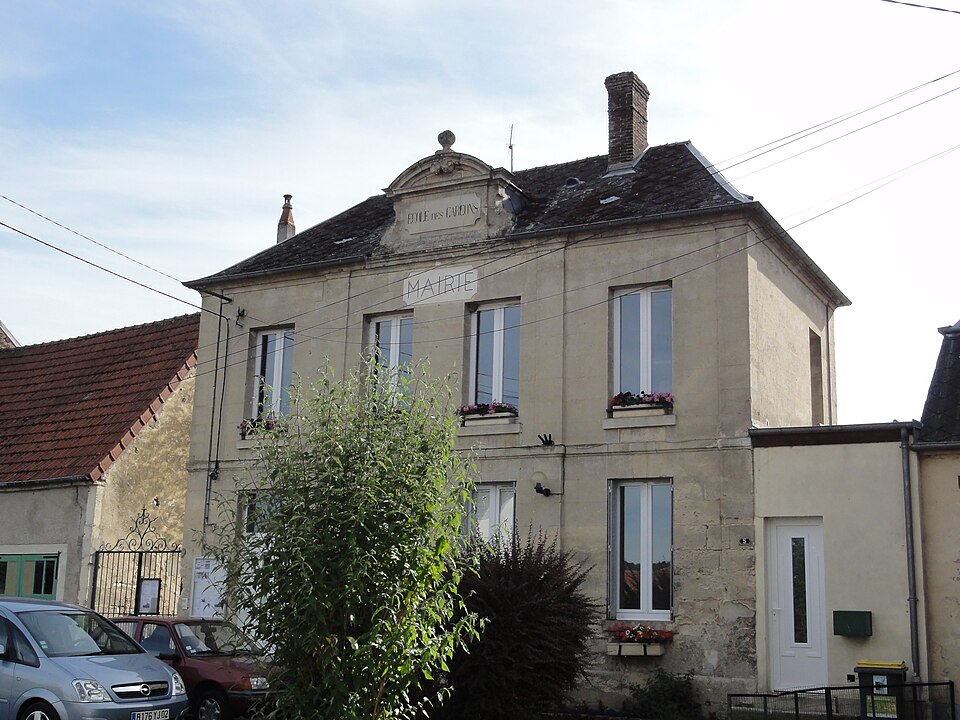 Mauregny — en — Haye (Aisne) mairie — école