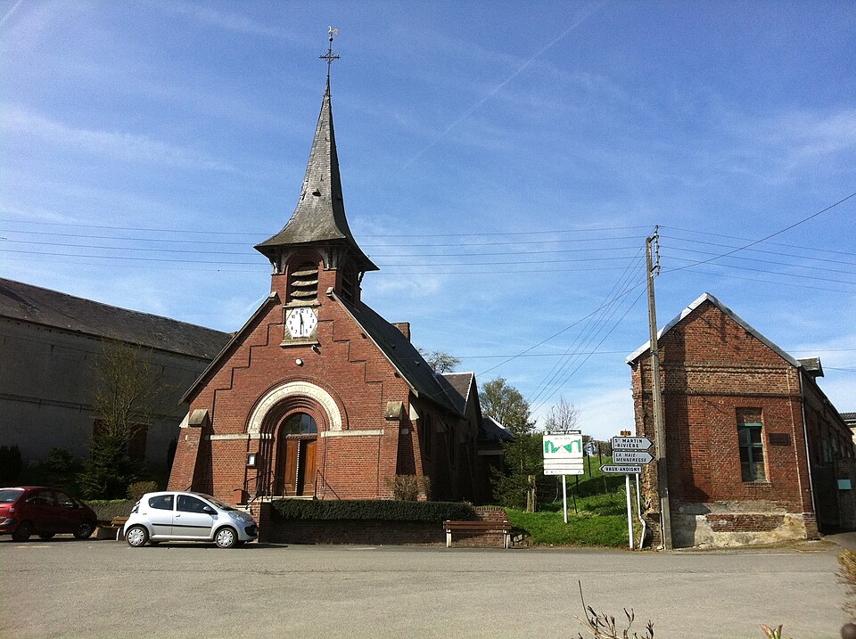 Molain aisne church
