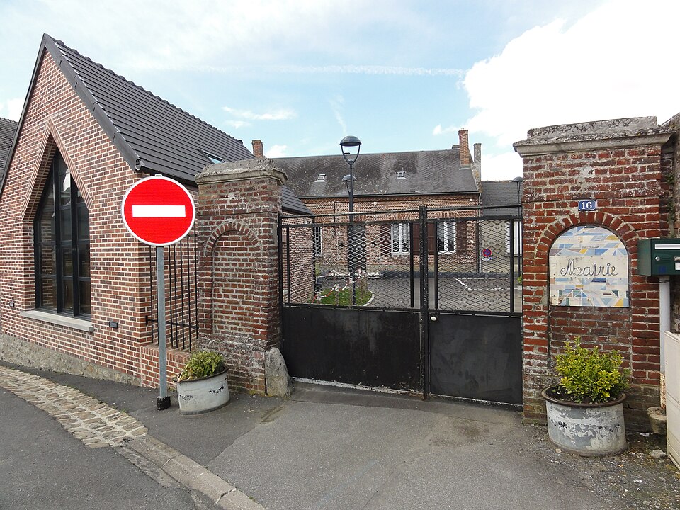 Montigny — sur — Crécy (Aisne) mairie — école