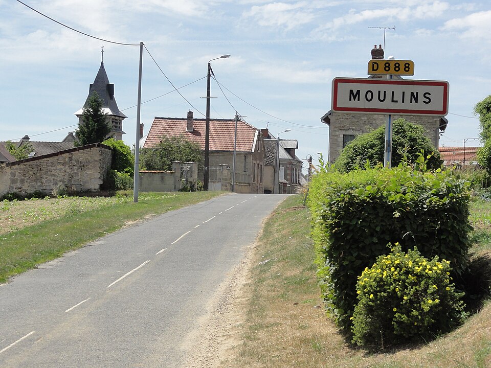Moulins (Aisne) city limit sign