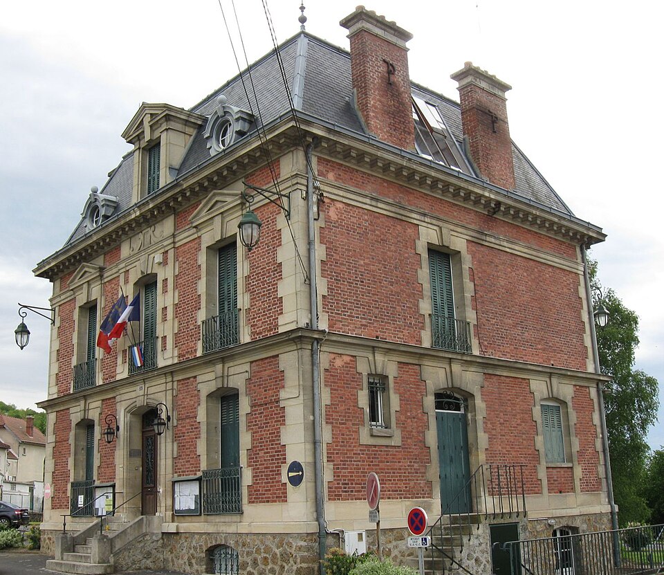 Nogent — l'Artaud Mairie 1280