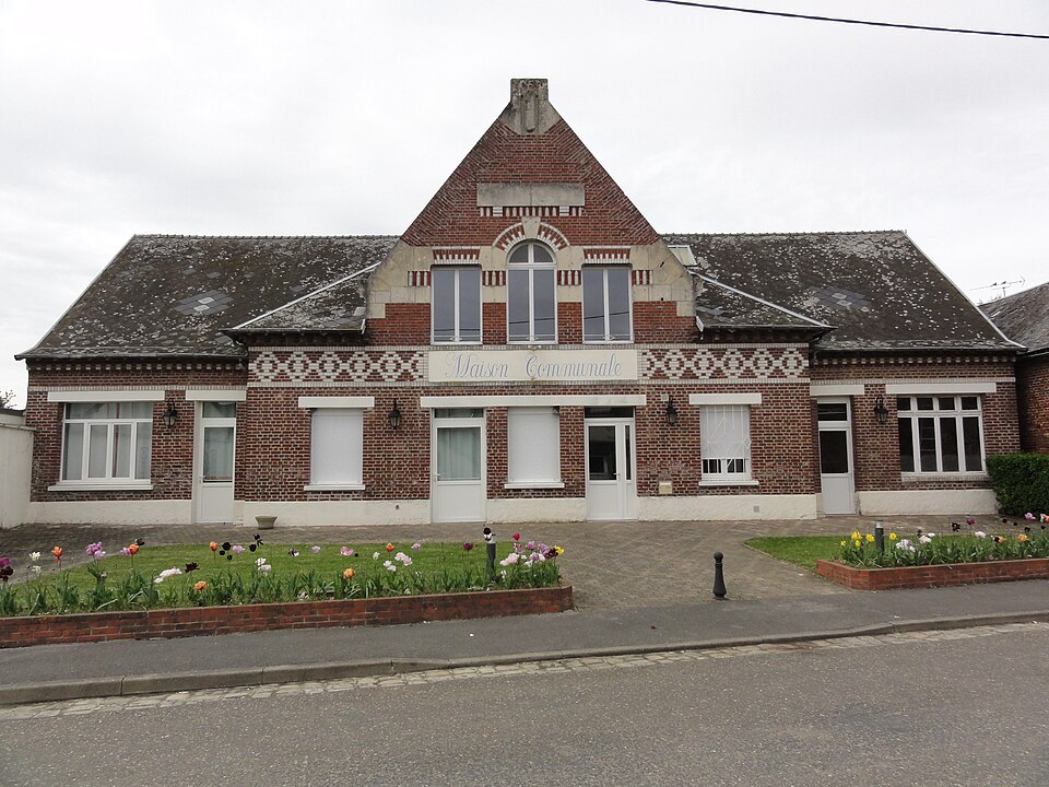 Nouvion — le — Comte (Aisne) maison communale (mairie)
