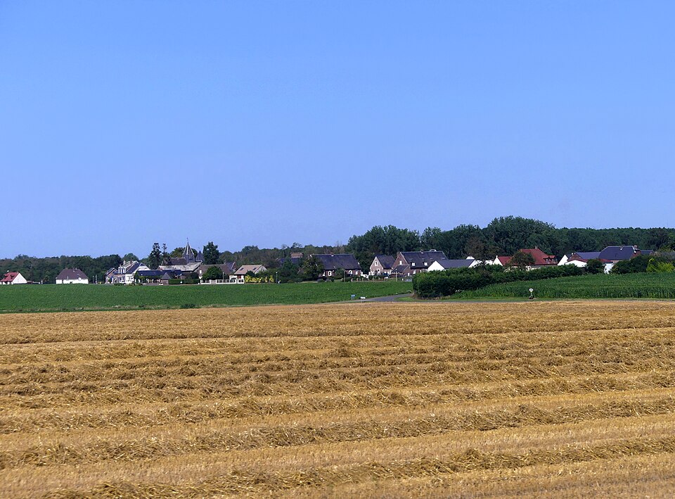 Ollezy depuis la voie ferrée (juillet 2024)