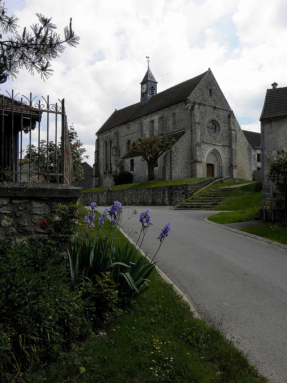 Priez (02) Église Saint — Jean — Baptiste