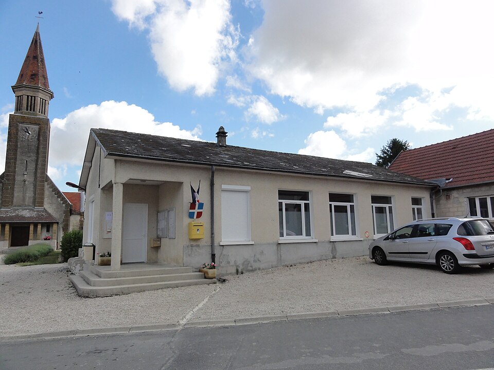 Proviseux — et — Plesnoy (Aisne) mairie — école et la tour de l'église