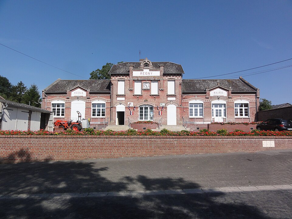 Regny (Aisne) mairie et école
