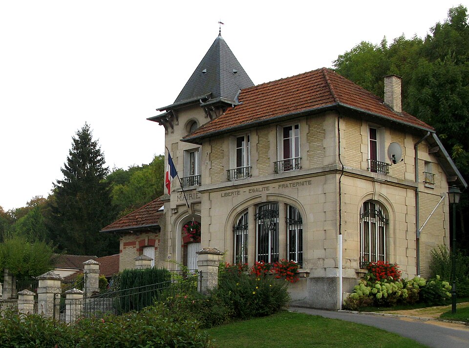 Saint — Bandry mairie 1a