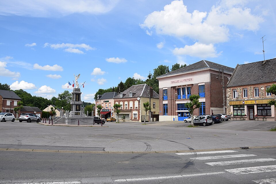 Saint — Michel (Aisne) place 1