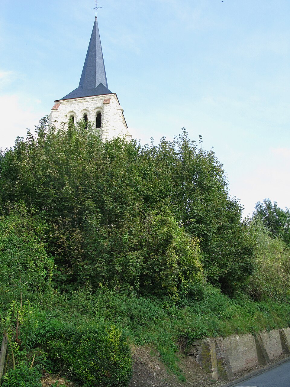 Tavaux — et — Pontséricourt église fortifiée (clocher) 1