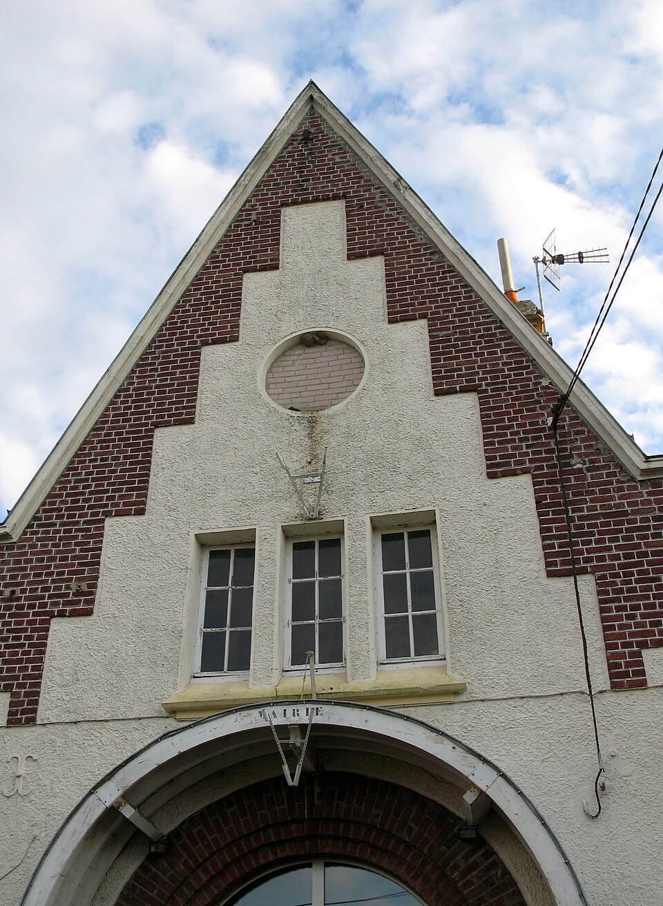 Vendelles mairie (fronton) 1