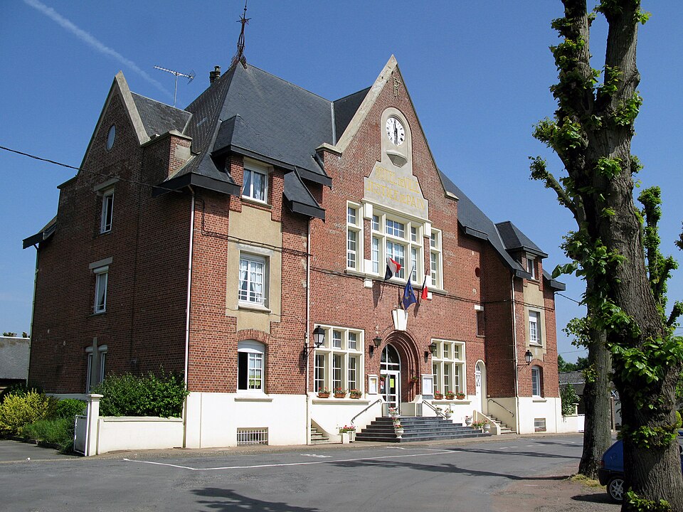 Vermand hôtel — de — ville 1