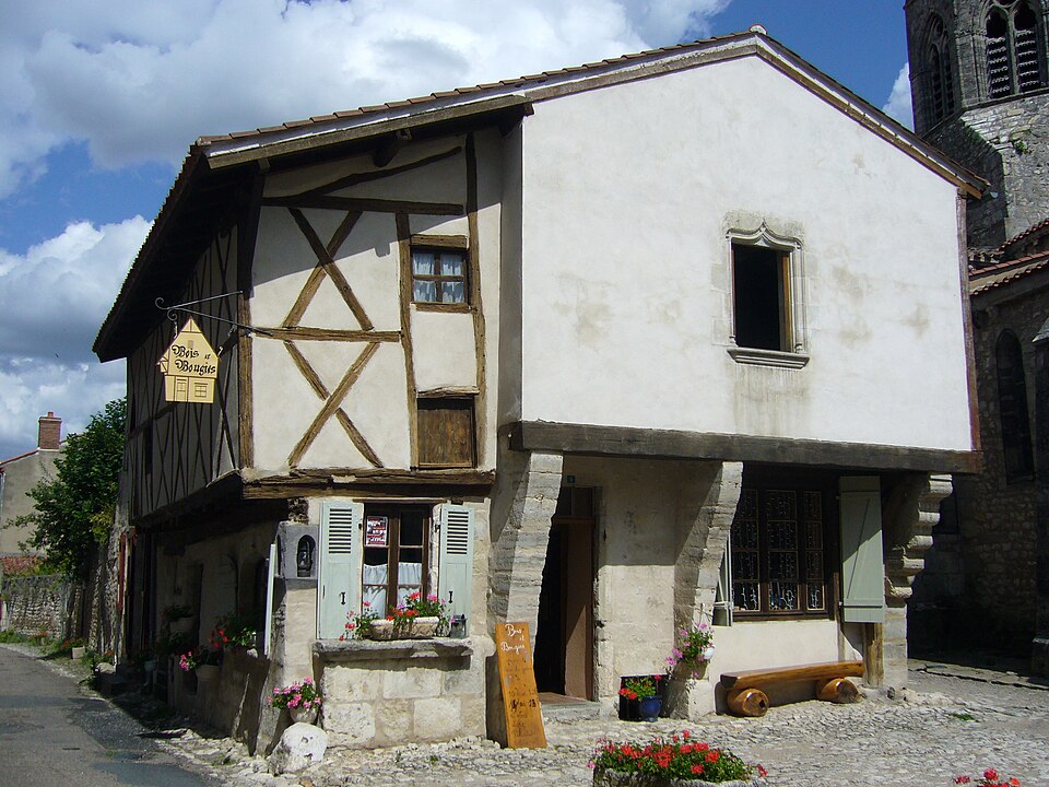 Maison à colombages de Charroux (03)