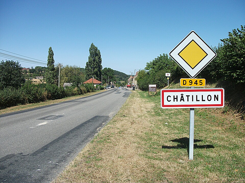 Entrée de Châtillon par la D 945, direction Moulins 2018 — 08 — 15