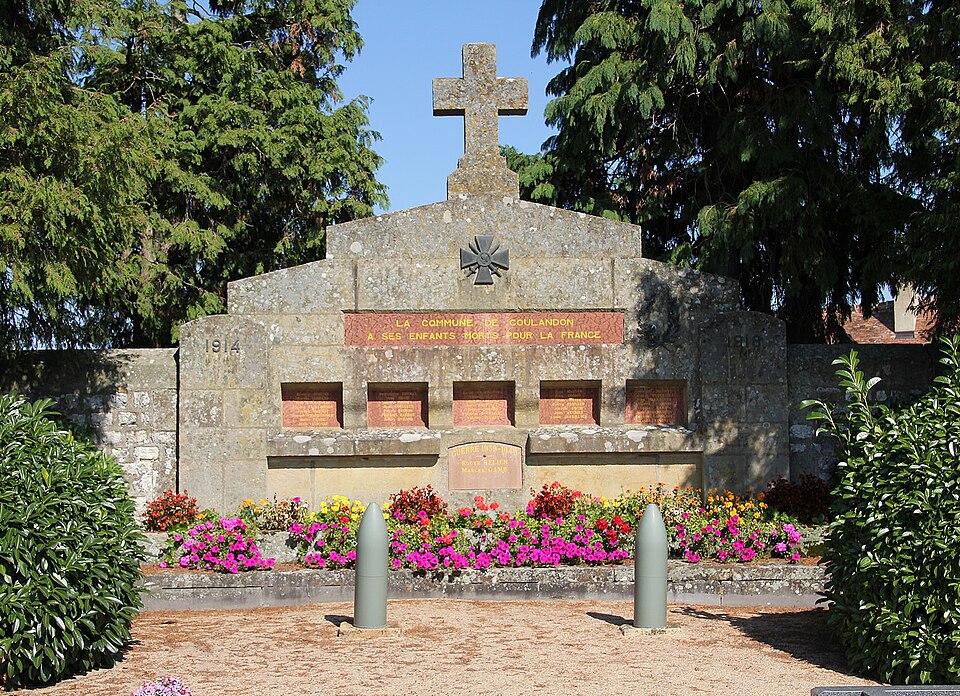 Coulandon monument aux morts