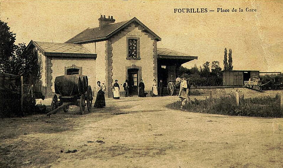 Fourilles, Trois pièces de saint — pourçain devant la gare
