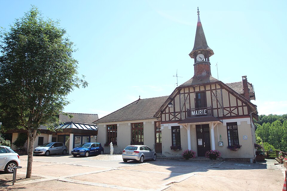 Mairie de Lavault — Sainte — Anne en juillet 2014