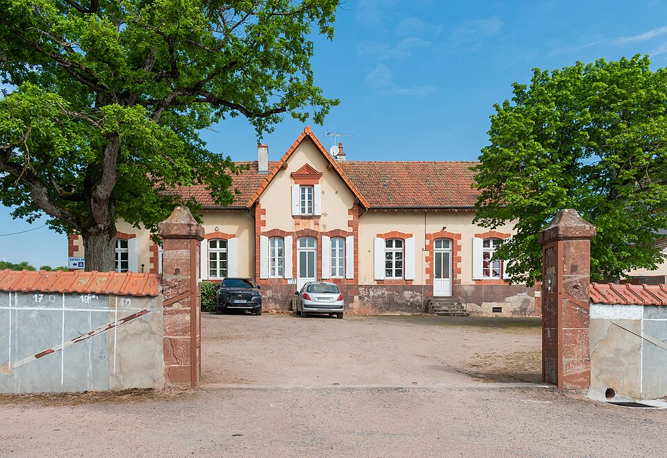 Town hall of Liernolles (1)