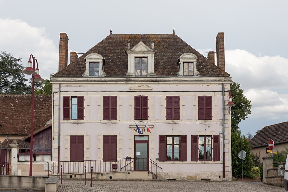 Meaulne — Vitray — mairie 20220817