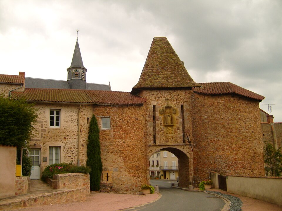 Porte Montaiguët — en — Forez