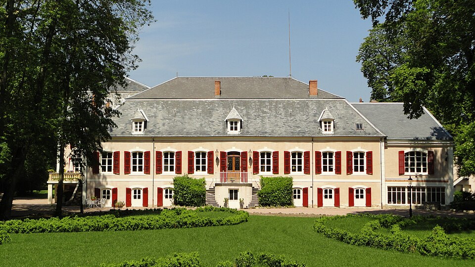 Chateau Front 007 medium