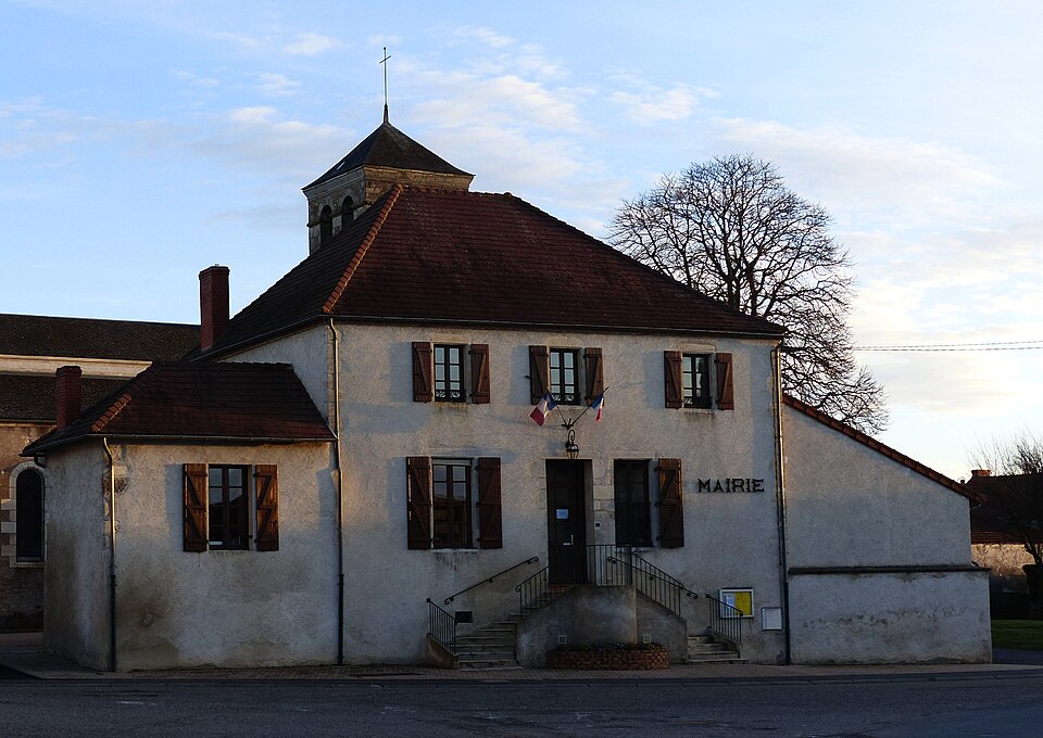 Saint — Bonnet03800 mairie