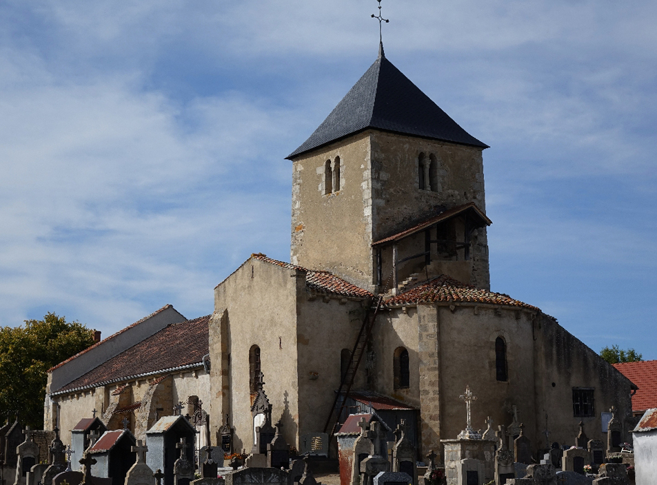 Eglise Saint — Marien de Target, vue sur l'abside, le transept sud et le clocher