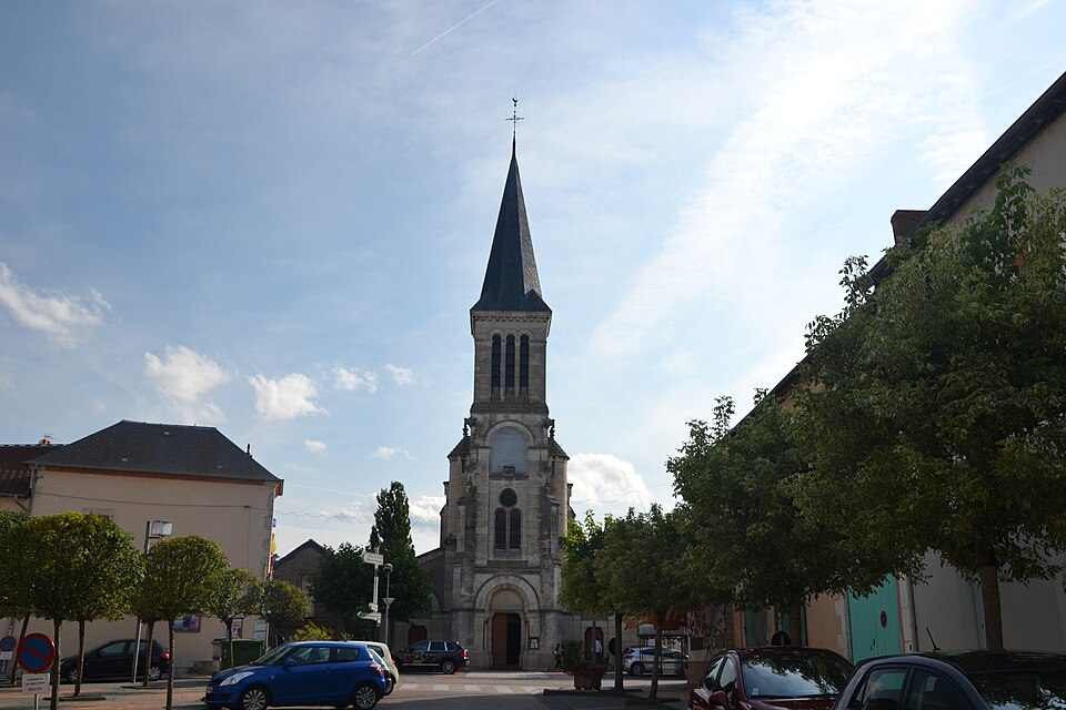 Église Sainte — Croix de Varennes — sur — Allier