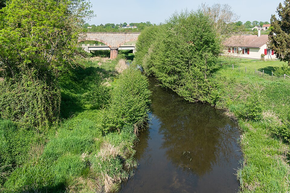 Magieure river in Vaux (1)
