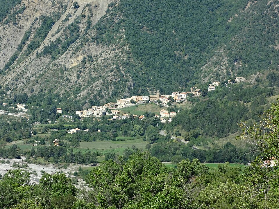 Clamensane, le village
