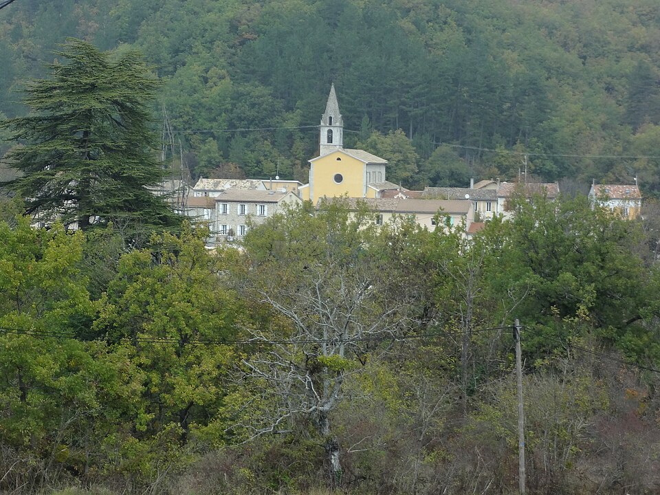 Noyers — sur — Jabron, village